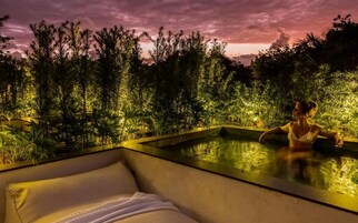 Ropa de cama de alta calidad y minibar 