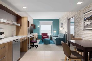 50 インチの薄型テレビ (衛星放送視聴可)、Netflix、Hulu