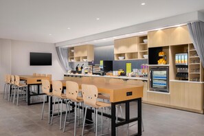 Free daily buffet breakfast  - Home2 Suites By Hilton Virginia Beach Princess Anne (Virginia Beach)