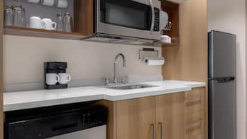 Tủ lạnh, lò vi sóng, máy rửa bát, dụng cụ pha cà phê/trà