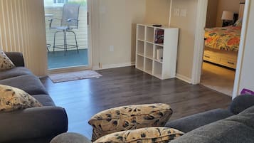 2 bedrooms, iron/ironing board, WiFi