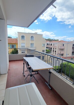Outdoor dining - Apartment in the heart of Saint-Raphaël (Saint-Raphaël)