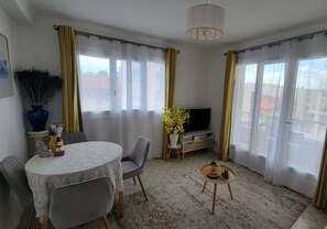 Dining - Apartment in the heart of Saint-Raphaël (Saint-Raphaël)