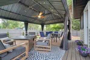 Outdoor dining - Chic Family-Friendly Home in Riverside: 7 Mi to KC (Riverside)
