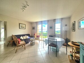 TV - Nest with beautiful garden and sea view (Dinard)