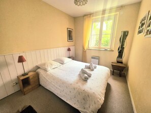 2 多间卧室、熨斗/熨衣板、床单