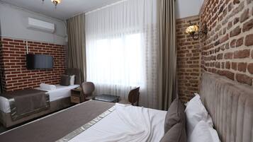 Comfort Triple Room | Iron/ironing board, free WiFi