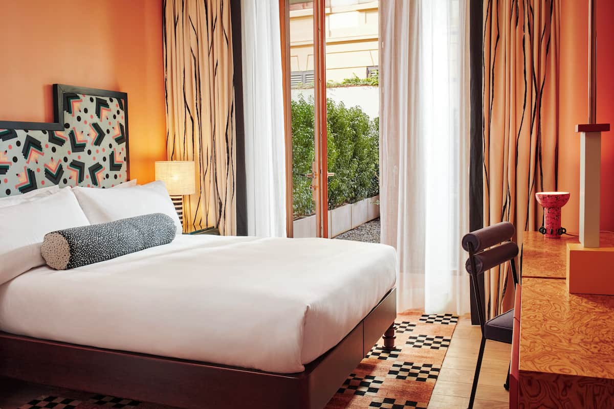 Minibar, in-room safe, iron/ironing board (on request), WiFi (free)