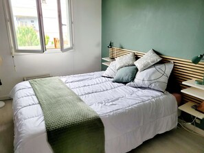 1 bedroom, iron/ironing board, bed sheets