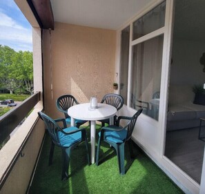 Outdoor dining - Beautiful family studio in the heart of Fréjus (Fréjus)