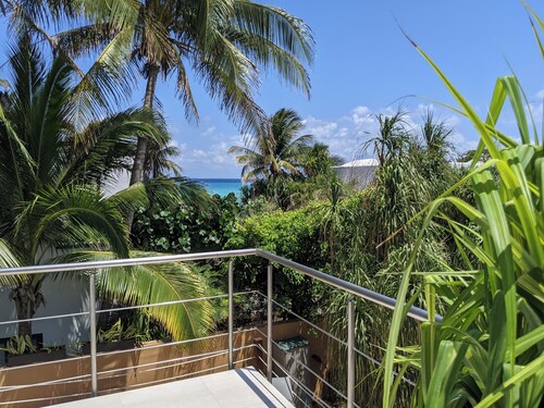 Casa Vista Real by VOPDC Playa del Carmen