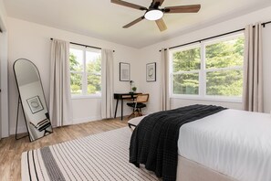 3 bedrooms, iron/ironing board, WiFi, bed sheets