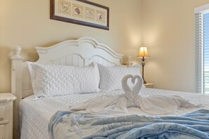 1 bedroom, iron/ironing board, travel crib, free WiFi - Cozy Oceanfront 1BR | Hot Tub + Water Park (Panama City Beach)