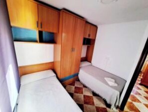 3 slaapkamers, een bureau, een strijkplank/strijkijzer, gratis wifi