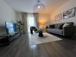 TV - Stunning City Centre Home From Home Free Parking (Greater Manchester)