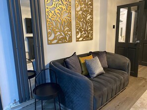 TV - Stunning 3-bedroom Great Sankey Home (Great Sankey)