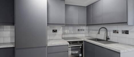 Studio | Private kitchen | Fridge, microwave, oven, stovetop