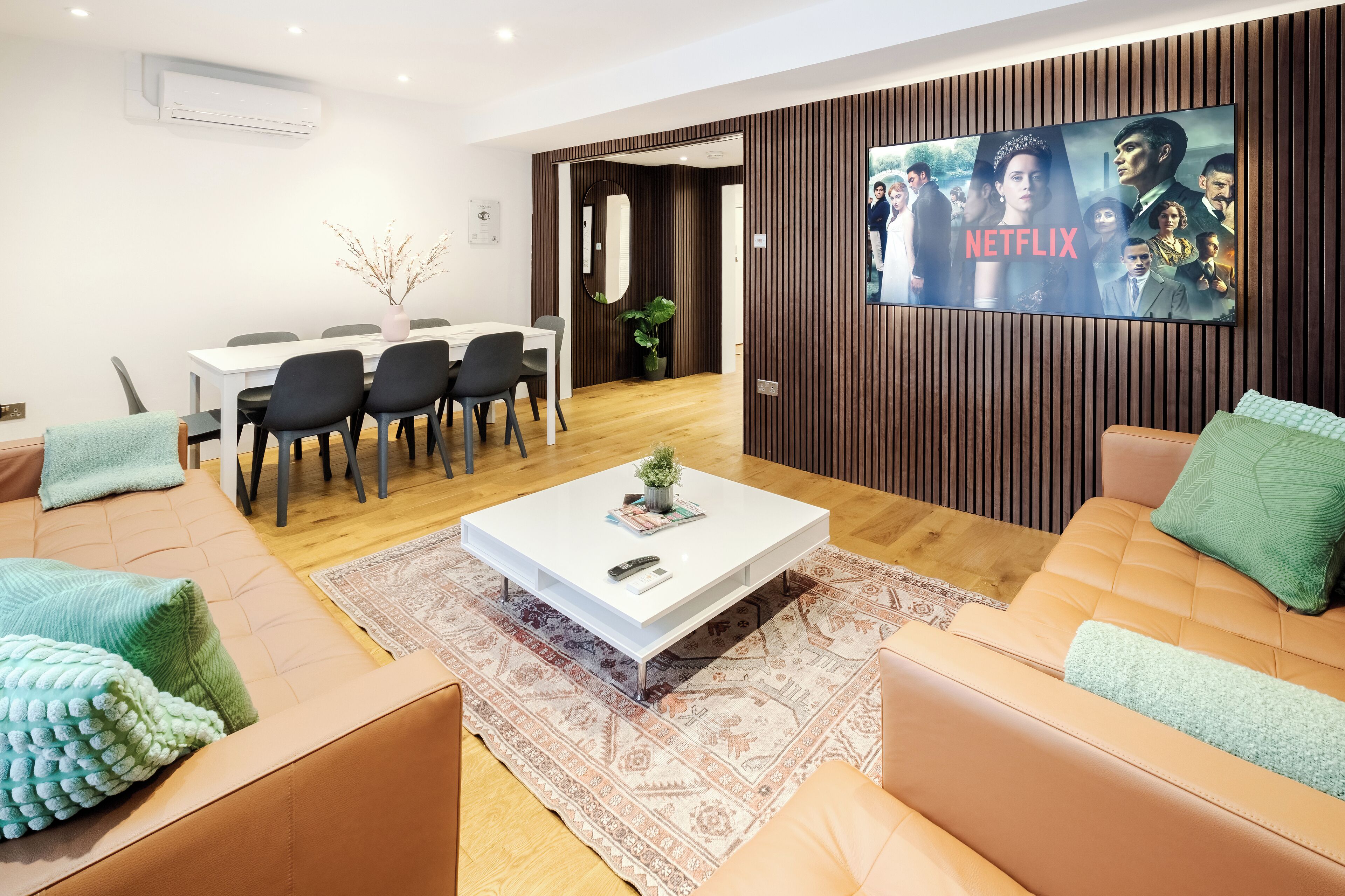 Perhehuoneisto, 3 makuuhuonetta, ilmastointi | Olohuone