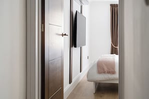 Premier-Apartment, 1 Schlafzimmer, Klimaanlage | 3 Schlafzimmer, Bettwäsche aus ägyptischer Baumwolle