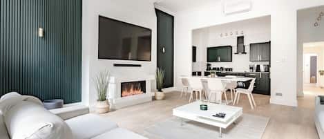 Departamento superior, 2 habitaciones, aire acondicionado | Sala de estar