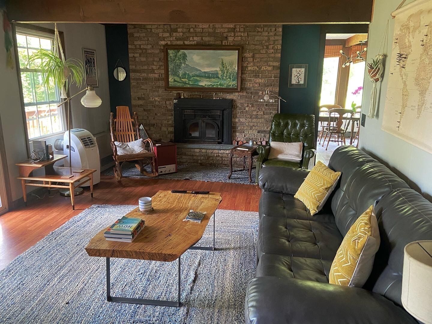 Smart TV, fireplace, books, music library