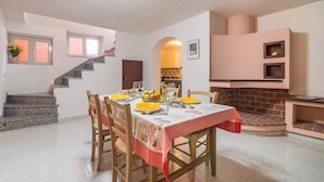 Dining - Villa Gerani - Four Bedroom Villa, Sleeps 10 (Cala Gonone)
