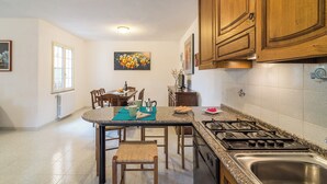 Private kitchen - Villa Gerani - Four Bedroom Villa, Sleeps 10 (Cala Gonone)