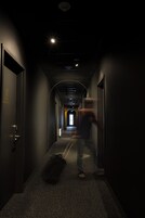 TV 24 polegadas com canais digitais, Netflix, serviços de streaming