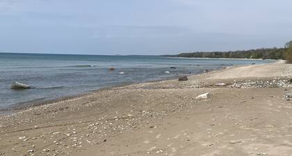 Cottage Rental close to lake Huron beach!