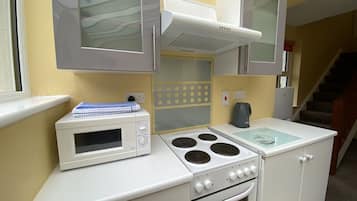 Refrigerador, microondas, horno y lavavajillas