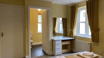 3 Schlafzimmer, BĂŒgeleisen/BĂŒgelbrett, WLAN, BettwĂ€sche