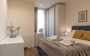 1 Schlafzimmer, Schreibtisch, WLAN, Bettwäsche