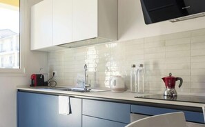 Kylskåp, mikrovågsugn, ugn och diskmaskin