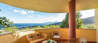 Villa Olivia - Four Bedroom Villa, Sleeps 8