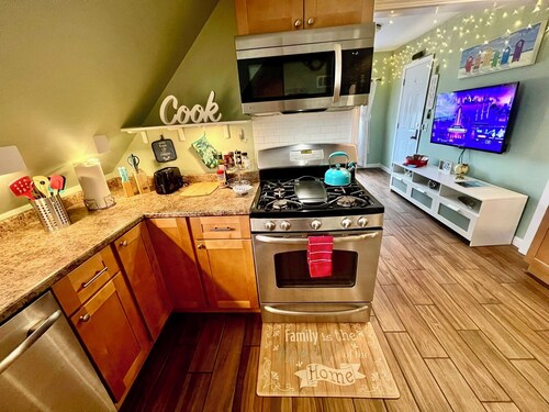 The PVD Penthouse ⭐Near Brown, RISD, College Hill⭐Top Rated Host ⭐Min to Dwntwn 