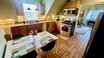 冰箱、微波炉、烤箱、炉灶