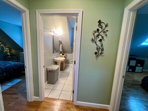 2 bedrooms, desk, iron/ironing board, travel cot