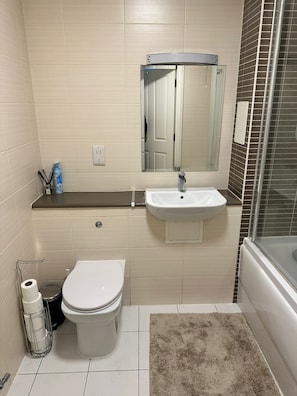 Apartment | Bathroom