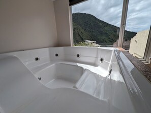 Bañera de hidromasaje interior