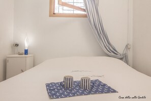 2 عدّة غرف نوم ومكتب ومكواة/لوح كي وسرير سفر