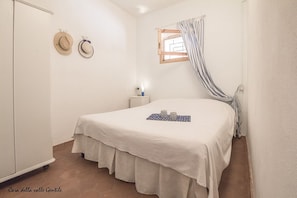 2 bedrooms, desk, iron/ironing board, travel crib - House of the gentle valley  (MATTINATA)
