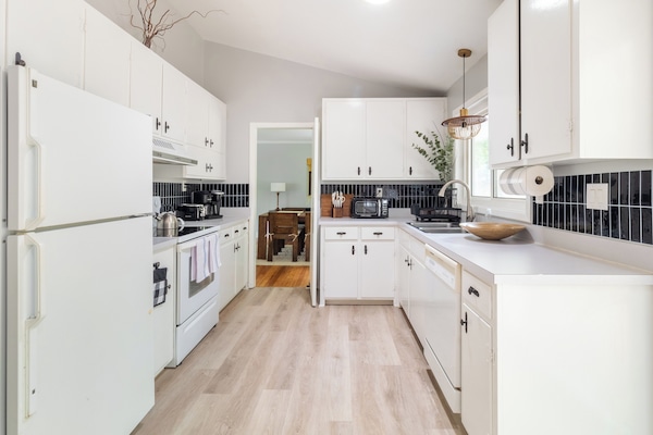 Køleskab, mikrobølgeovn, ovn, kogeplade