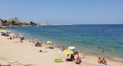 2 Bedroom Private vacation home in Santa Flavia