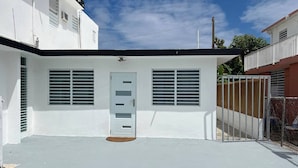 Exterior - Garden Studio With Yard Space Near Mall & Airport (Carolina)
