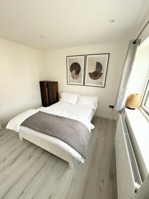 2 soverom, strykejern/-brett, wi-fi (inkludert) og sengetøy