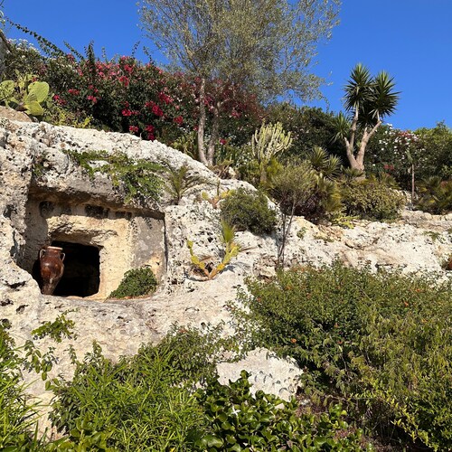Rock Garden Villa in Isola