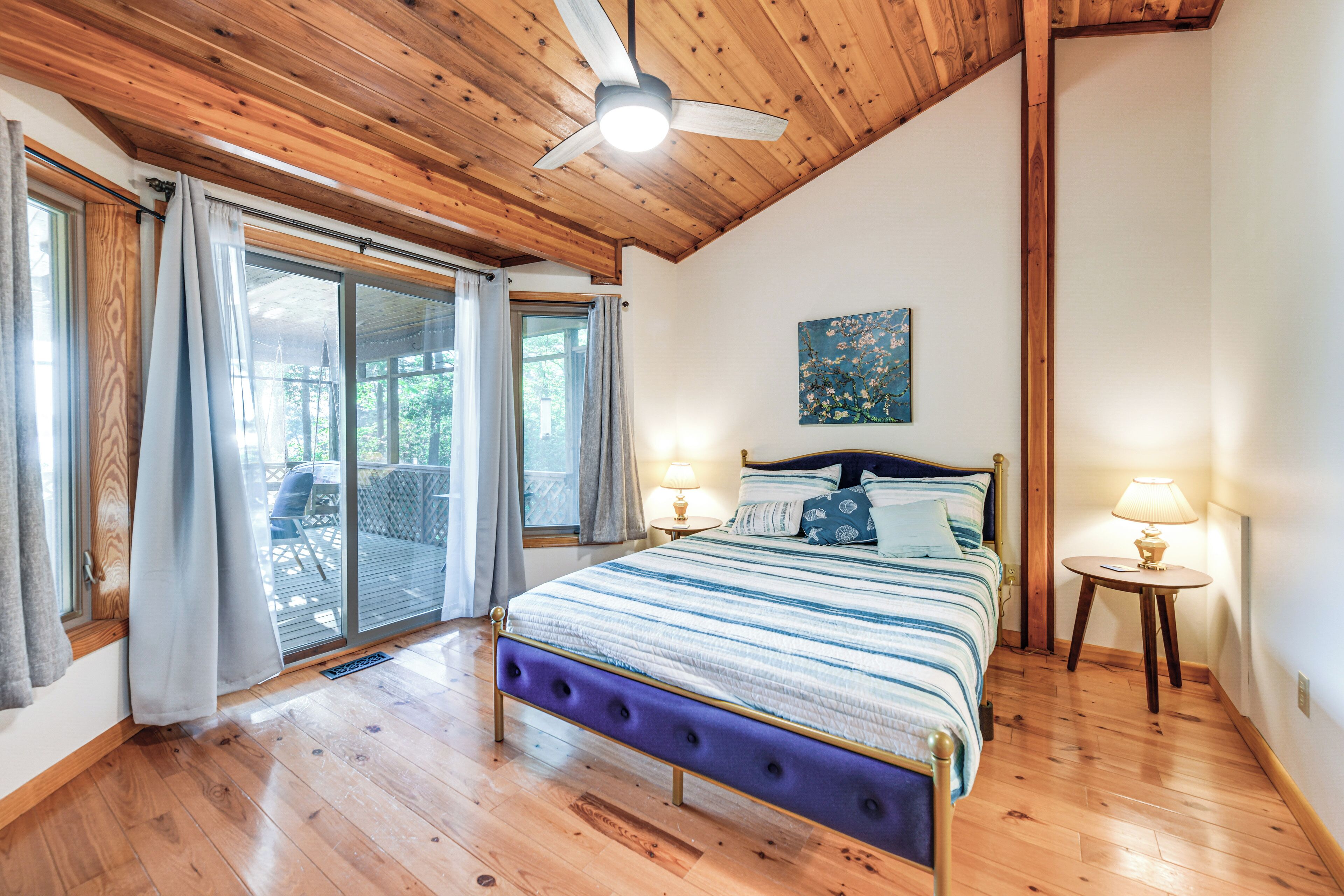 3 chambres, bureau, Wi-Fi, literie fournie