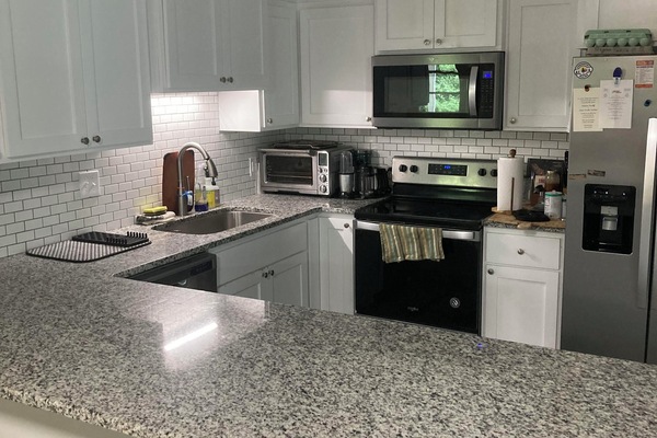 KĂŒhlschrank, Mikrowelle, Ofen, Herdplatte