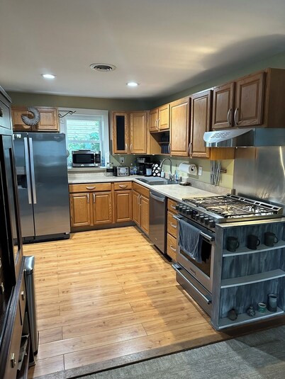 Cozy Lakefront Cottage w/ Kayaks, Firepit, Views & Firepit!