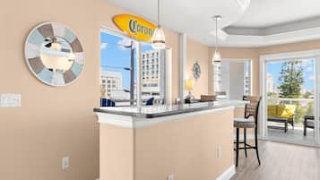 Apartment, Mehrere Betten, Balkon (Sun West Palms 301) | Eigene Küche | Kühlschrank, Mikrowelle, Ofen, Herdplatte